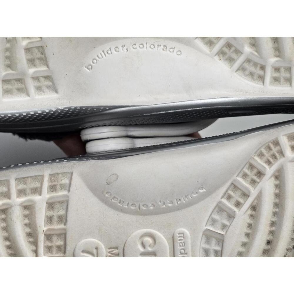 Crocs Classic Lined Clogs - Cozy & Stylish - Picture 11 of 13
